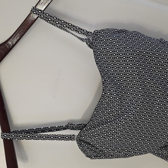 NWT: DKNY Black & White One Piece Swimsuit - Picture 2 of 8